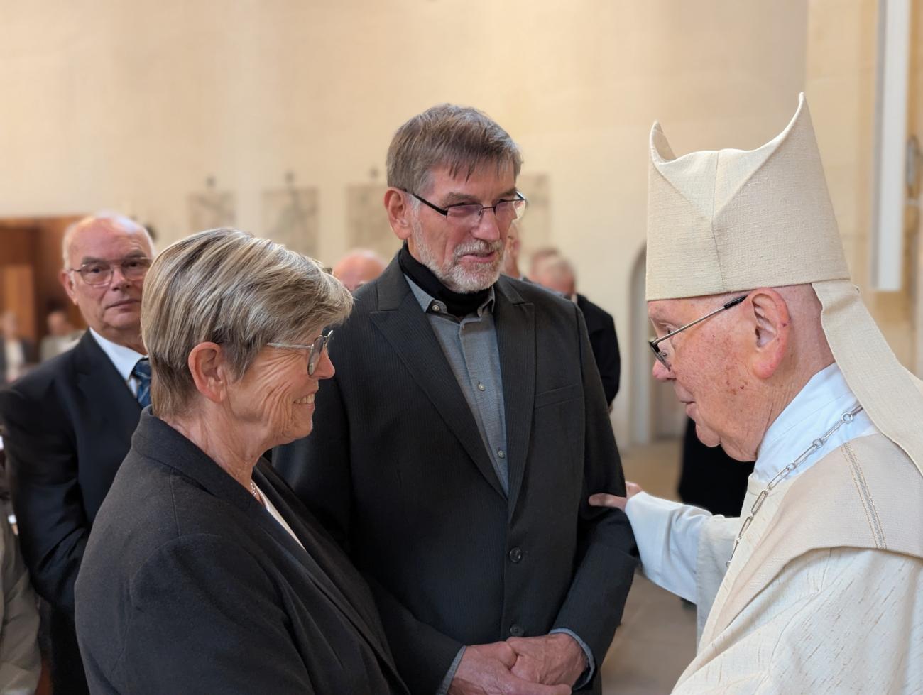 Menschen im Gottesdienst