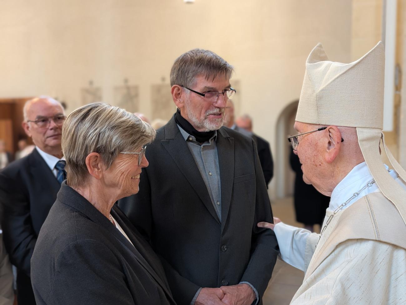 Menschen im Gottesdienst