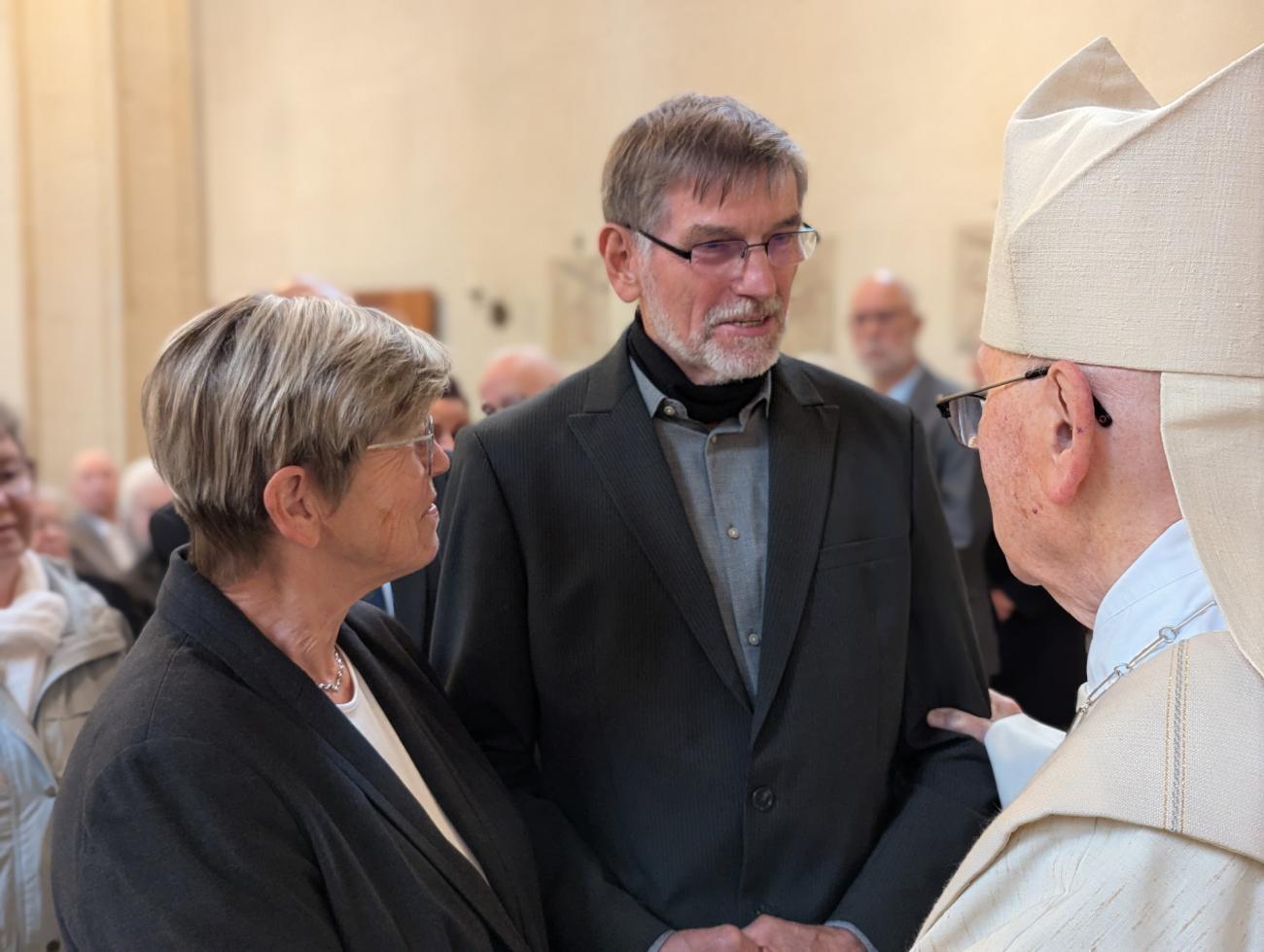 Menschen im Gottesdienst