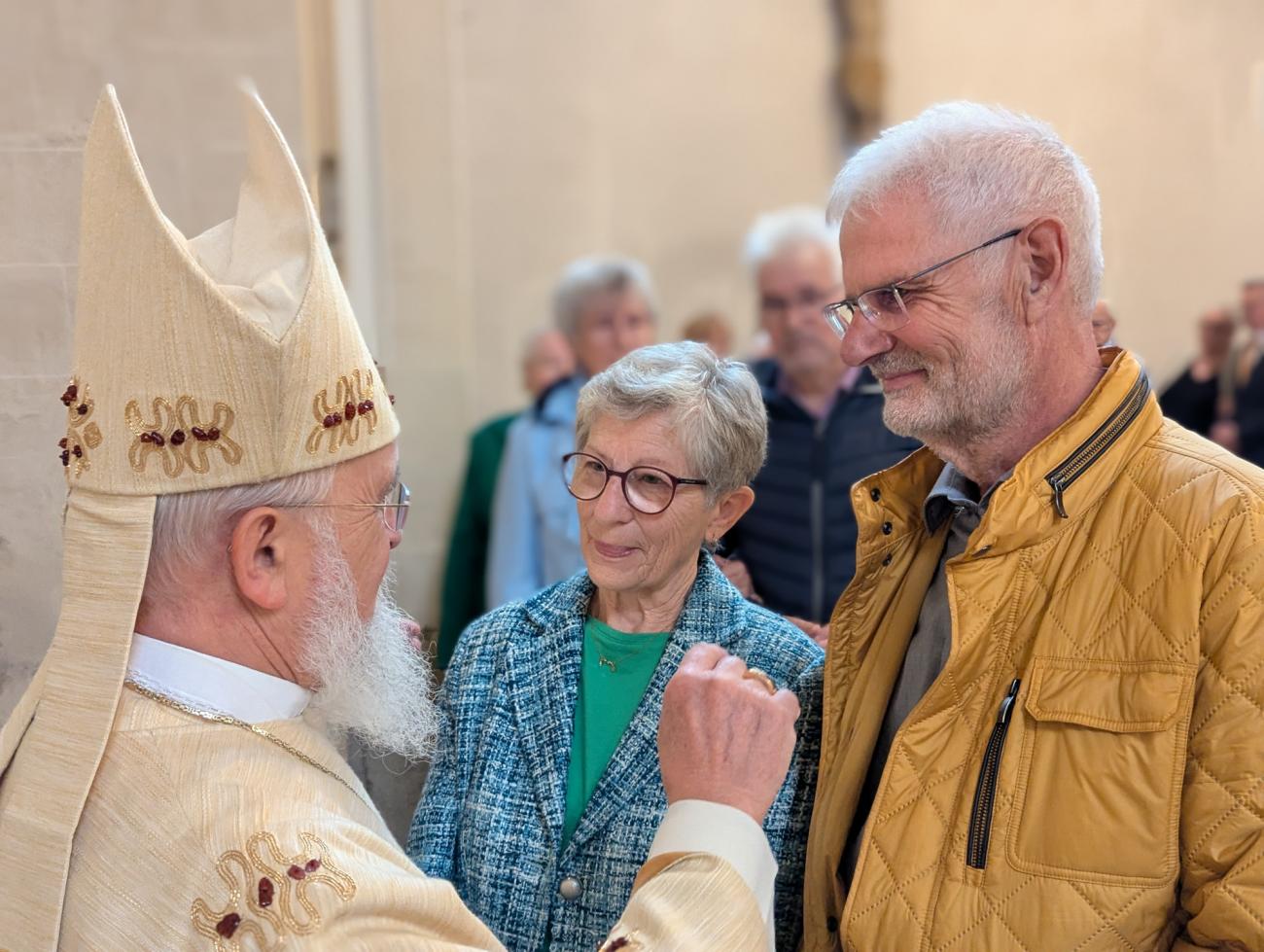 Menschen im Gottesdienst
