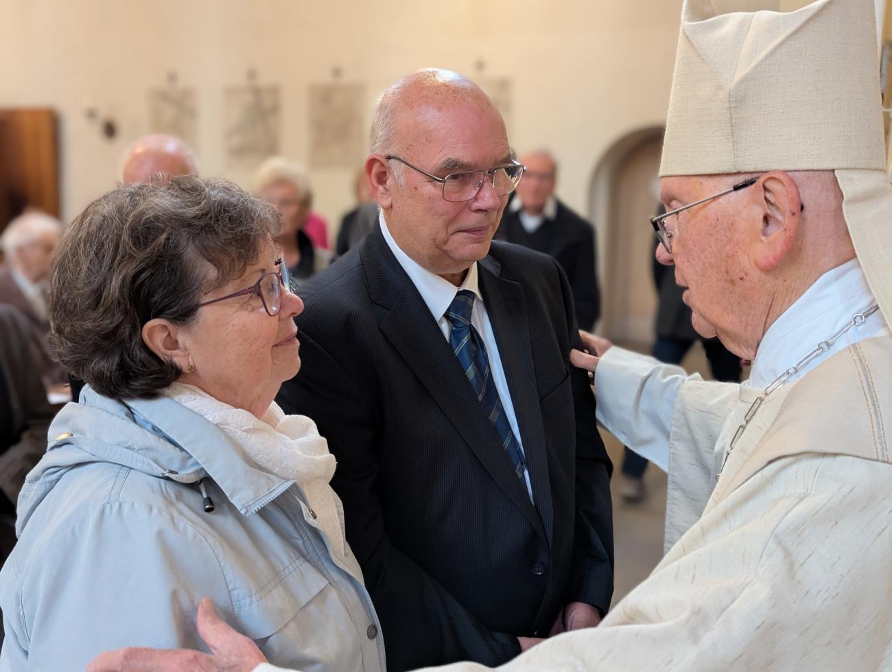 Menschen im Gottesdienst