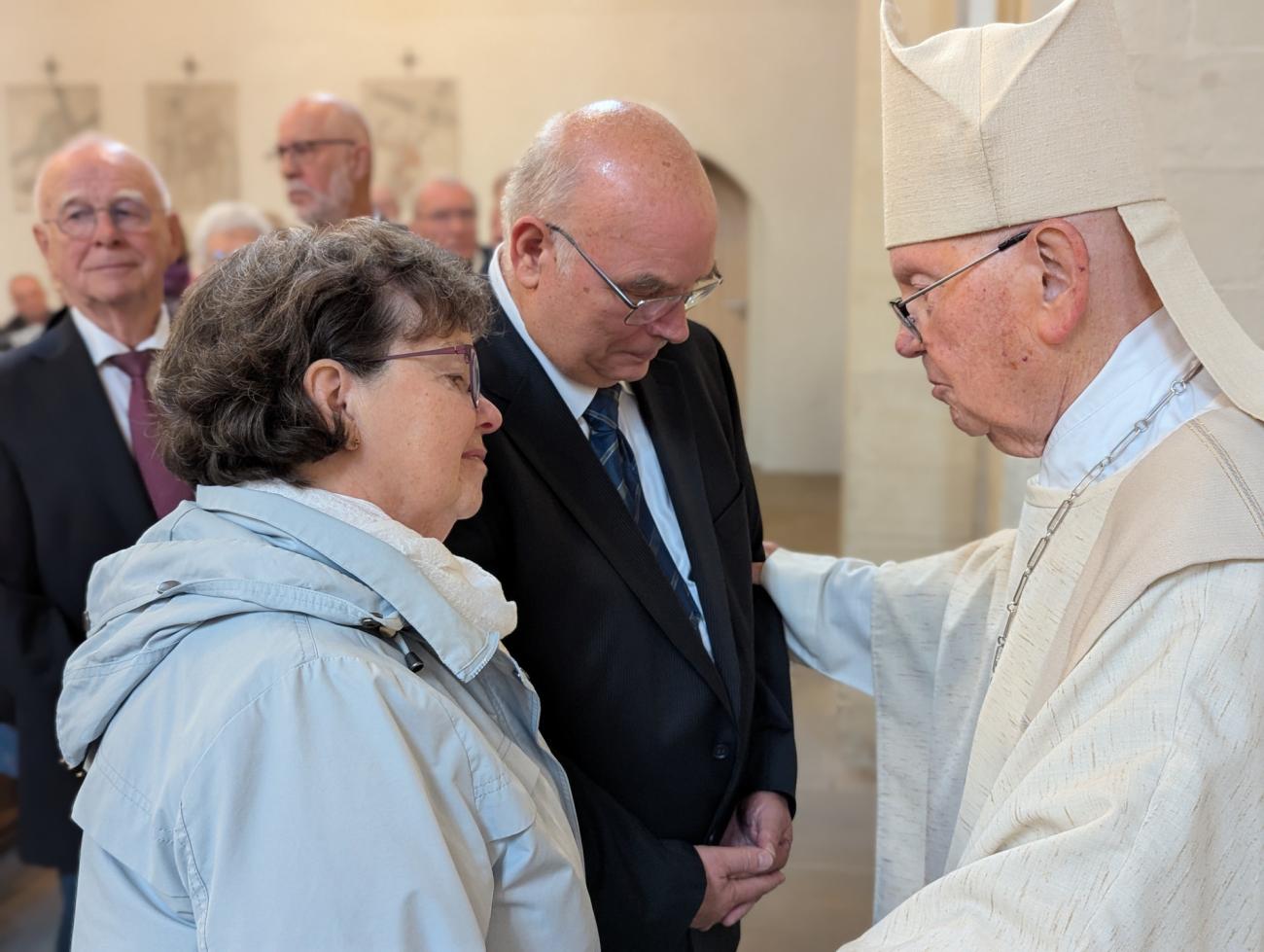 Menschen im Gottesdienst