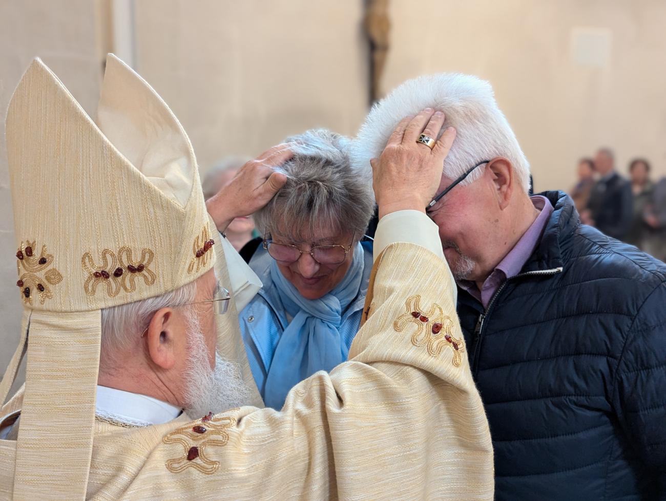 Menschen im Gottesdienst