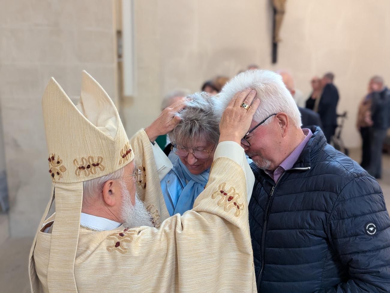 Menschen im Gottesdienst