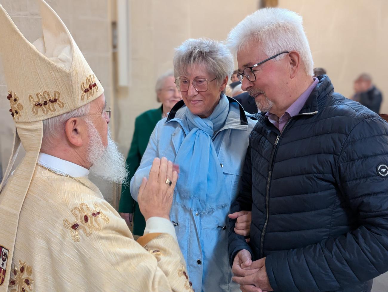 Menschen im Gottesdienst