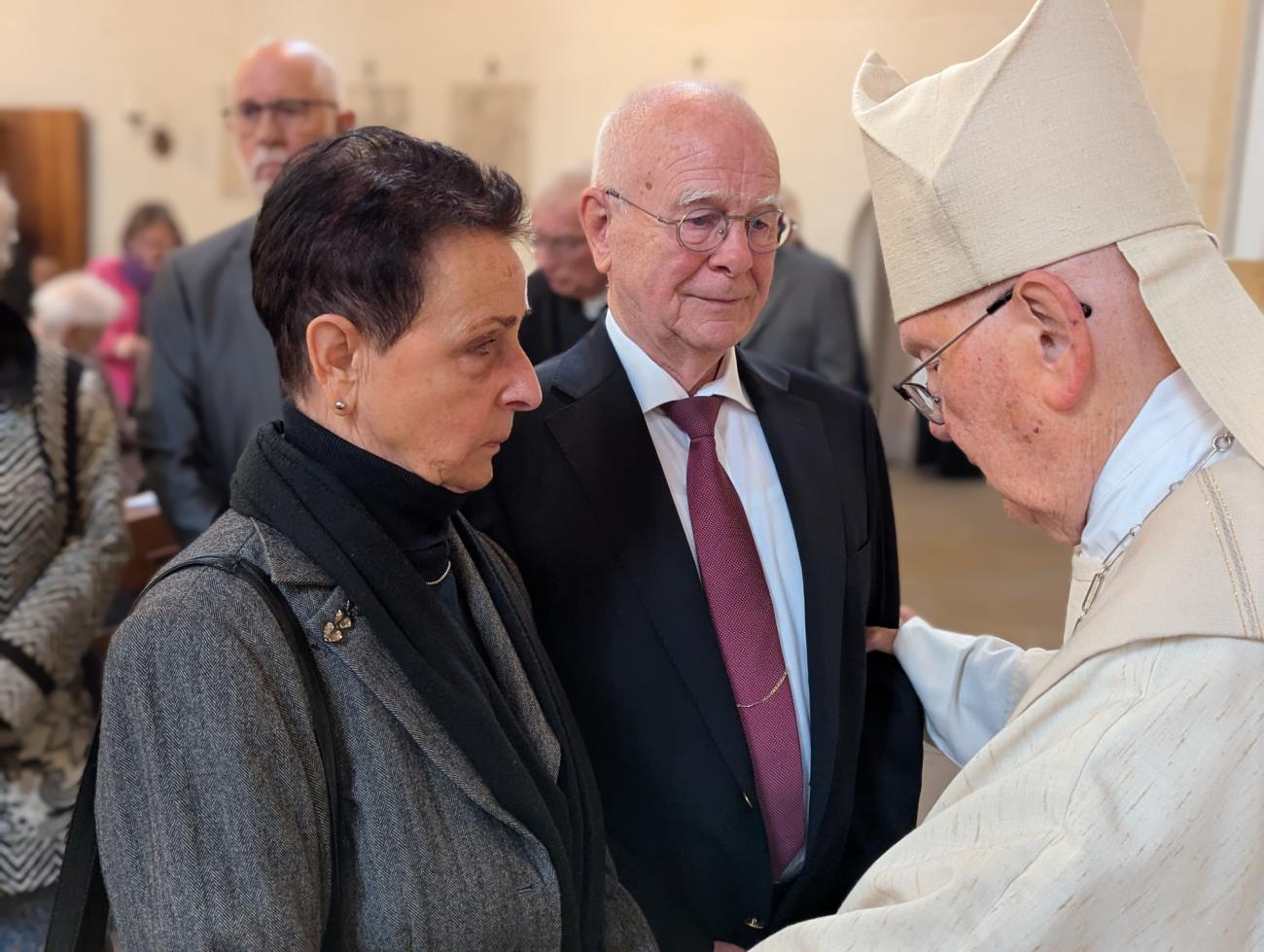 Menschen im Gottesdienst