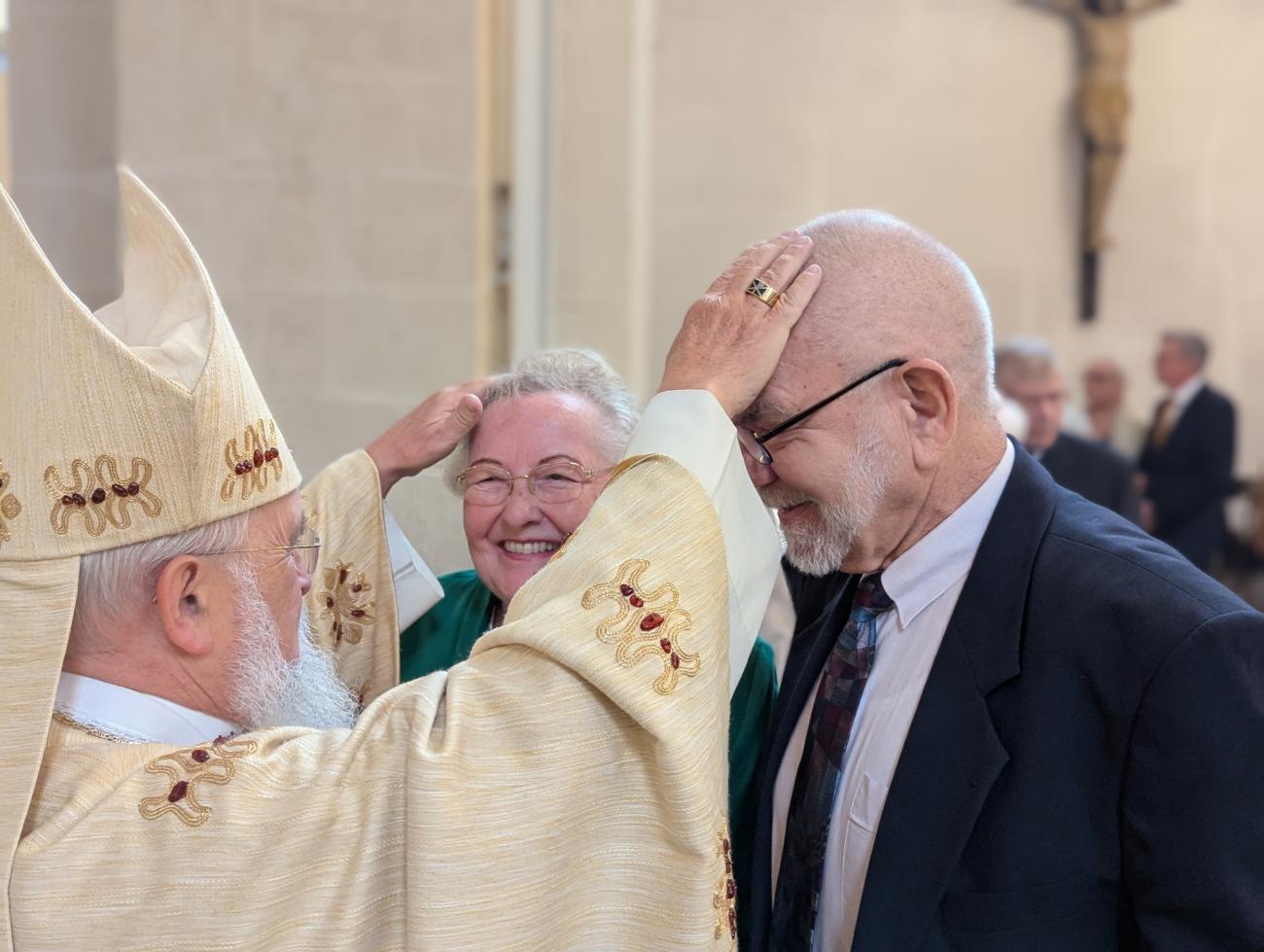 Menschen im Gottesdienst