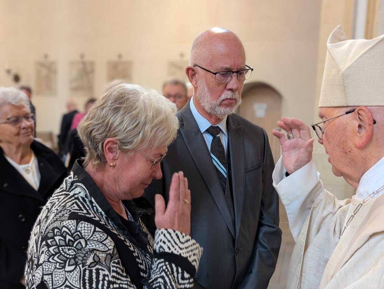 Menschen im Gottesdienst