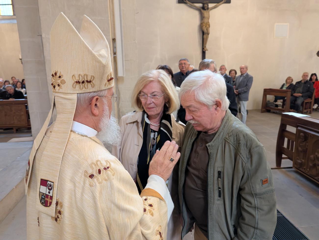 Menschen im Gottesdienst