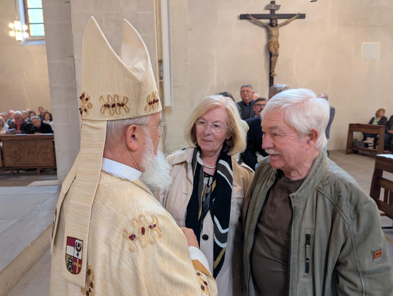 Menschen im Gottesdienst