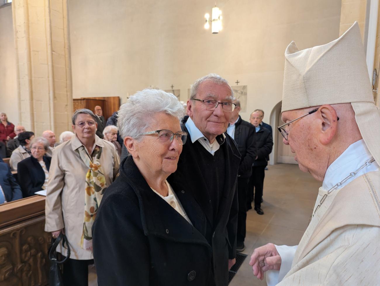 Menschen im Gottesdienst