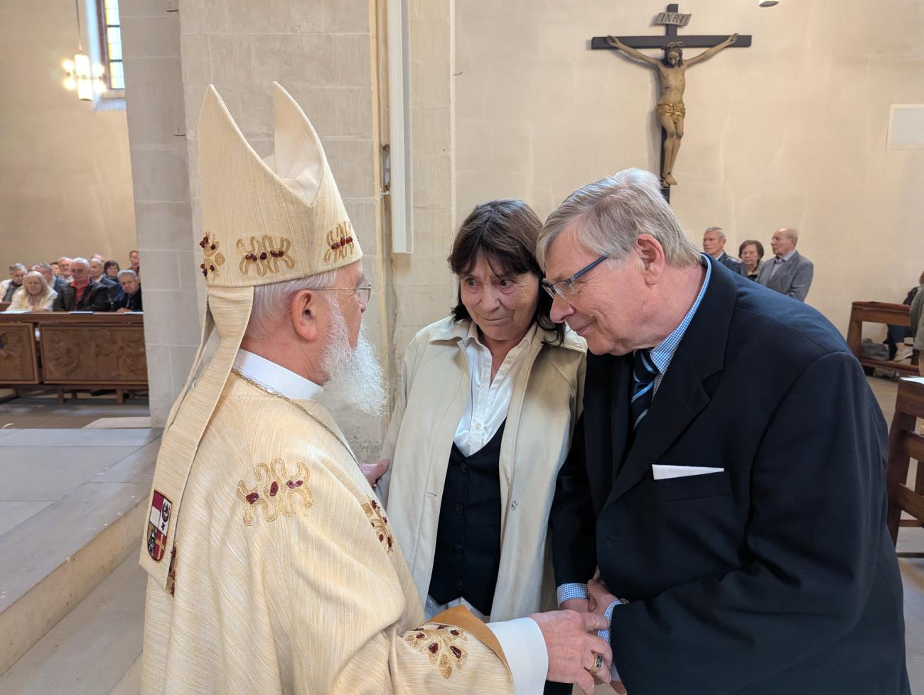 Menschen im Gottesdienst