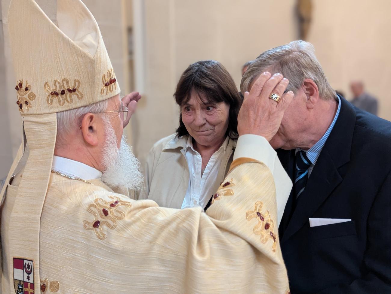 Menschen im Gottesdienst