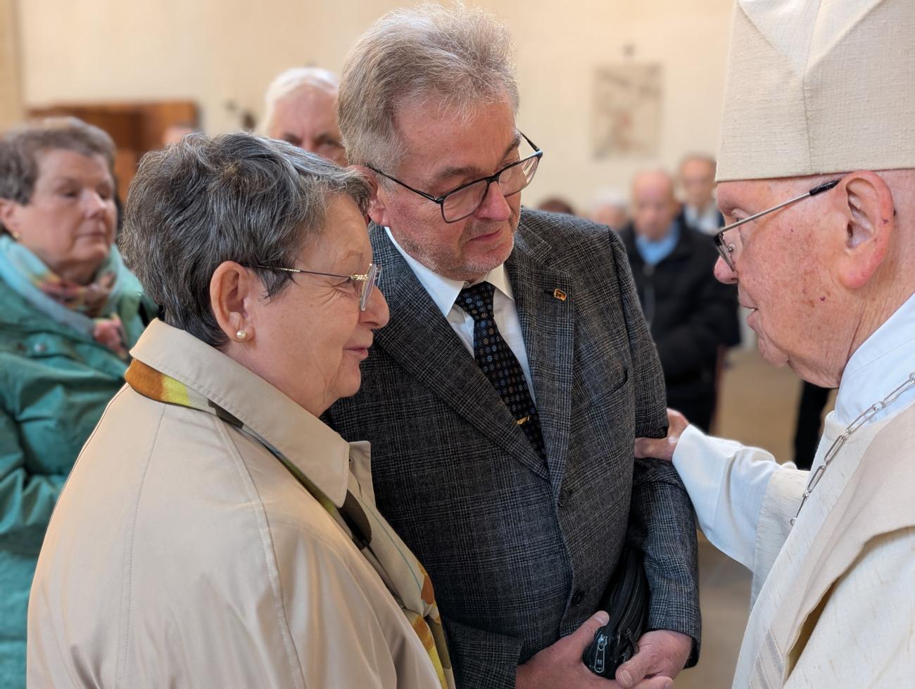 Menschen im Gottesdienst