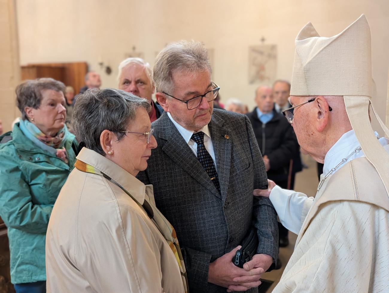 Menschen im Gottesdienst