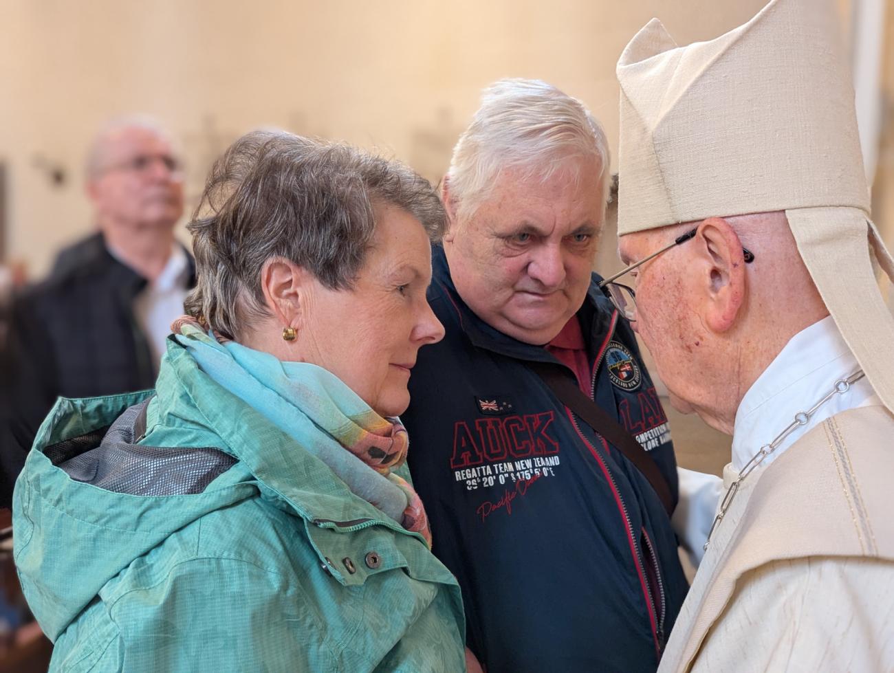 Menschen im Gottesdienst
