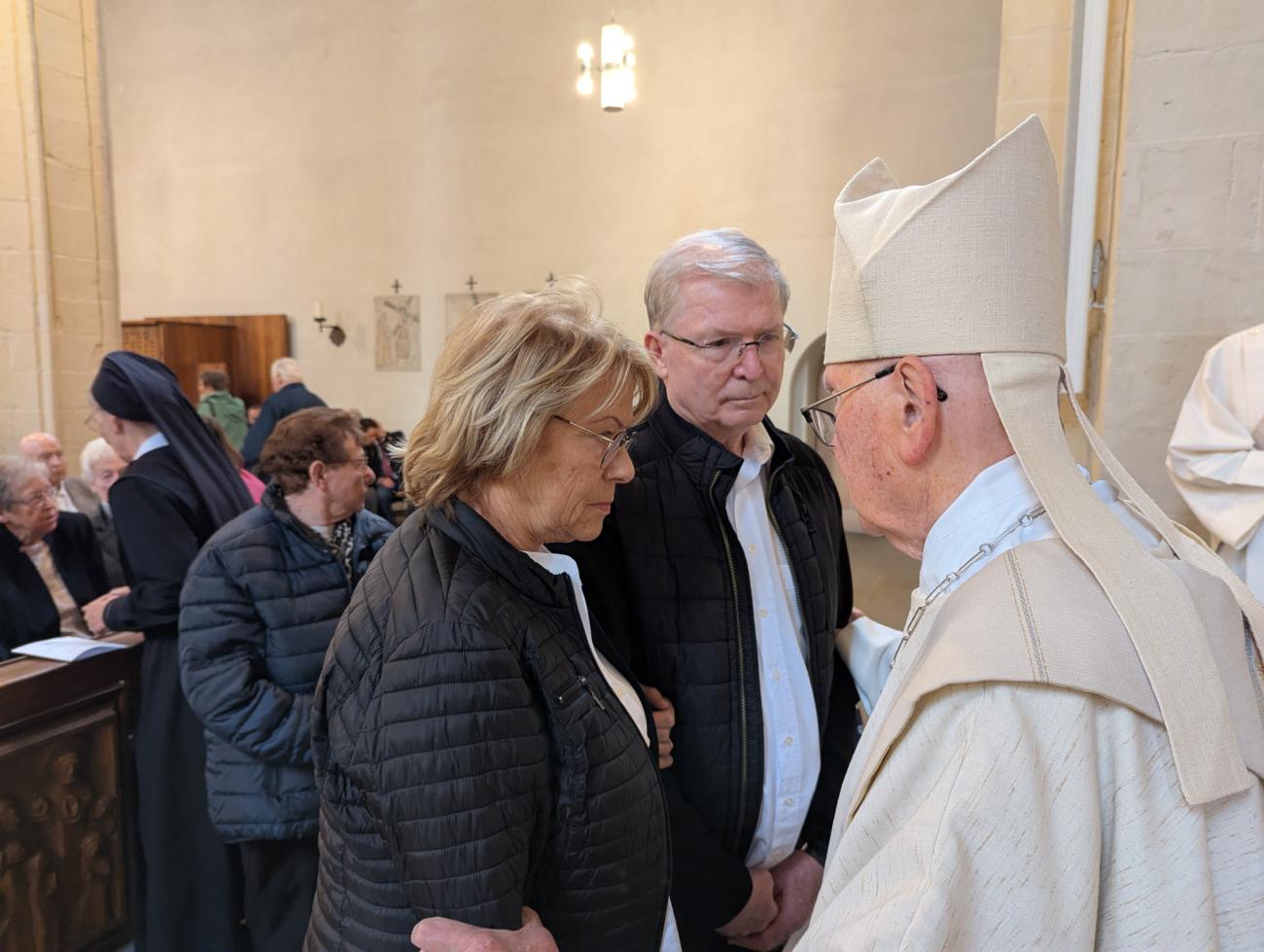 Menschen im Gottesdienst