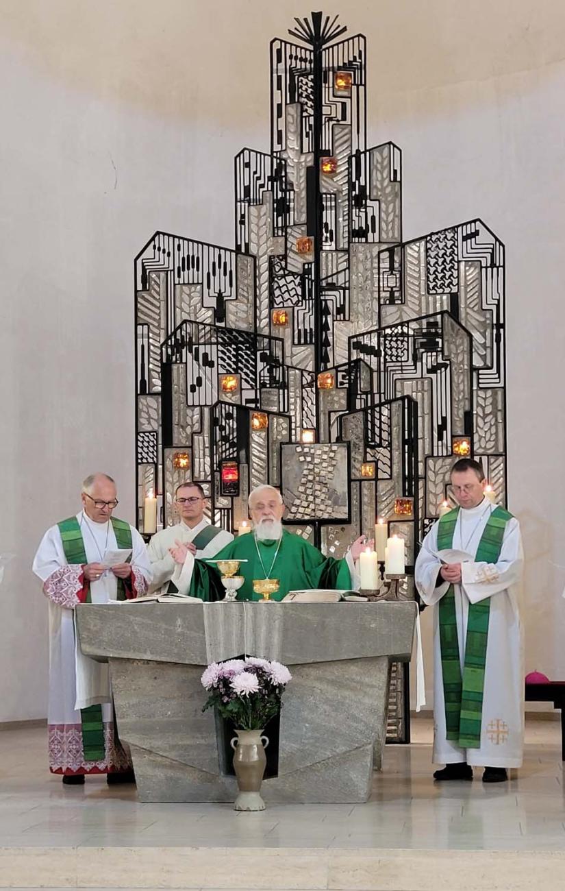 Priester bei einer Messe