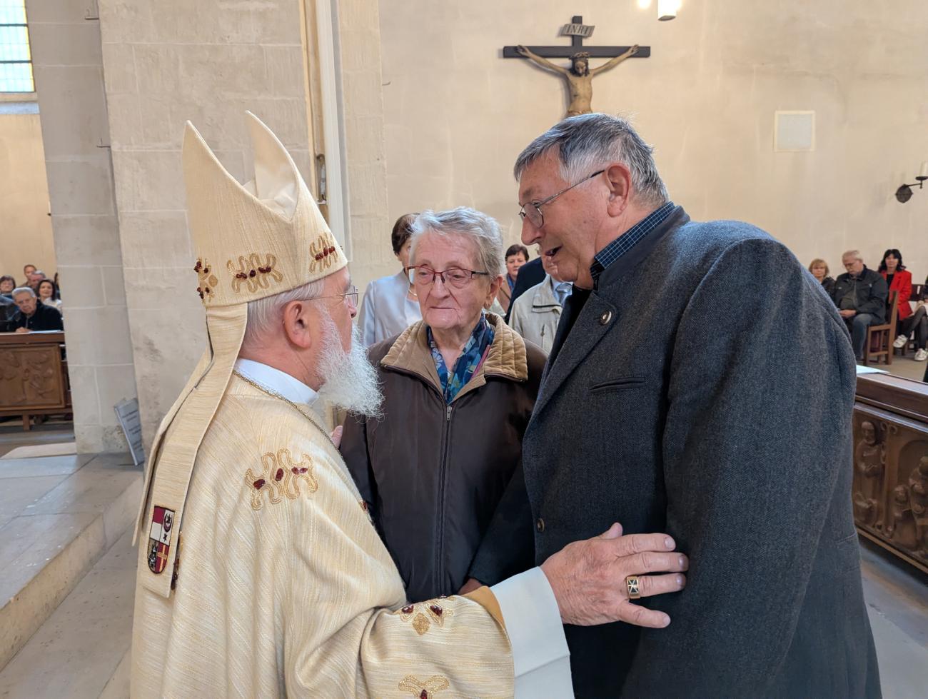 Menschen im Gottesdienst