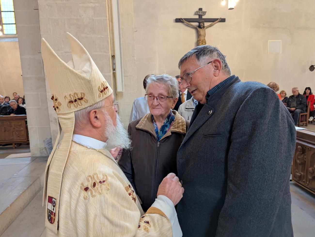 Menschen im Gottesdienst
