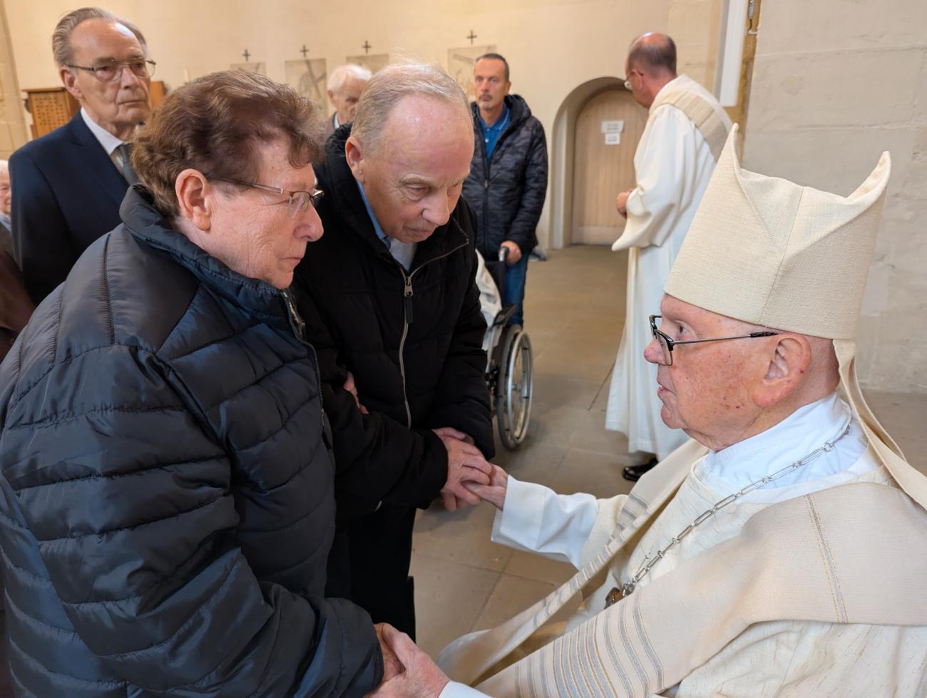 Menschen im Gottesdienst