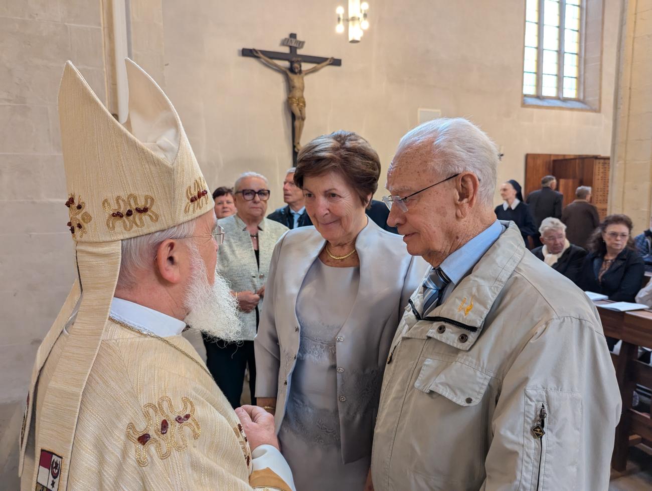 Menschen im Gottesdienst