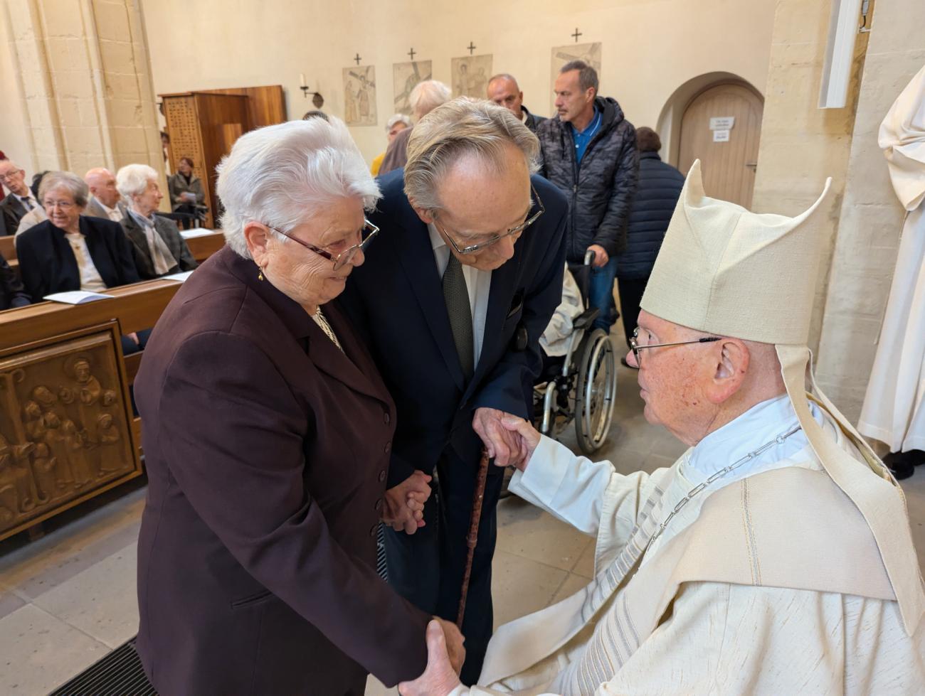 Menschen im Gottesdienst