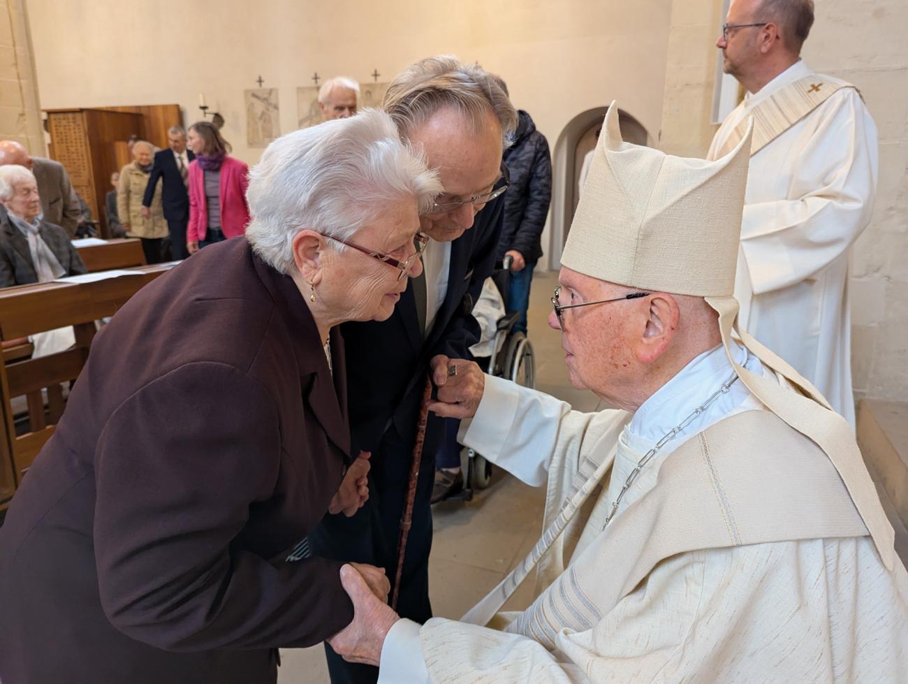 Menschen im Gottesdienst