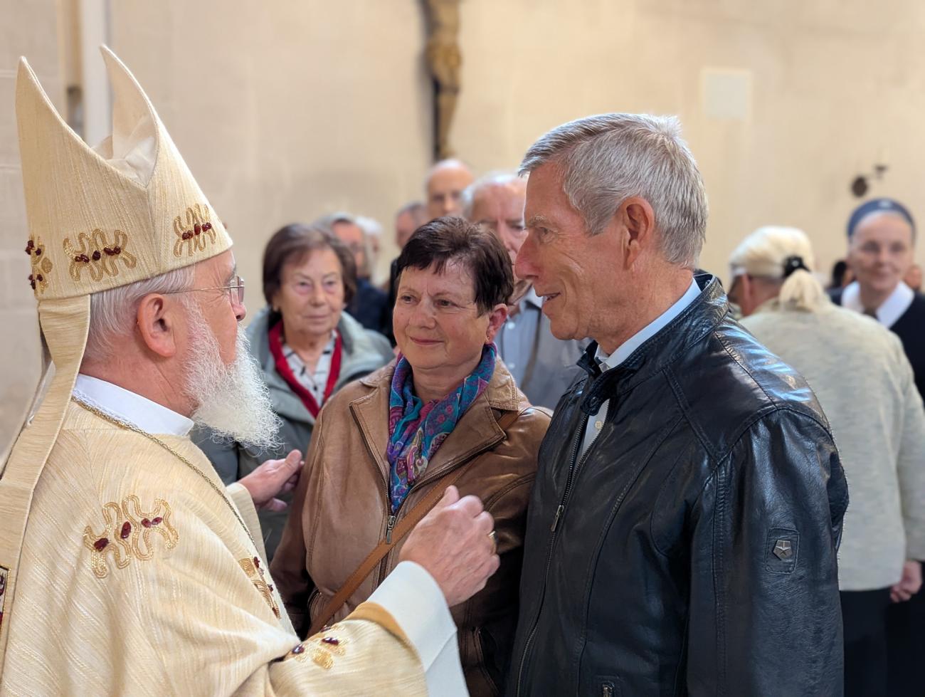 Menschen im Gottesdienst
