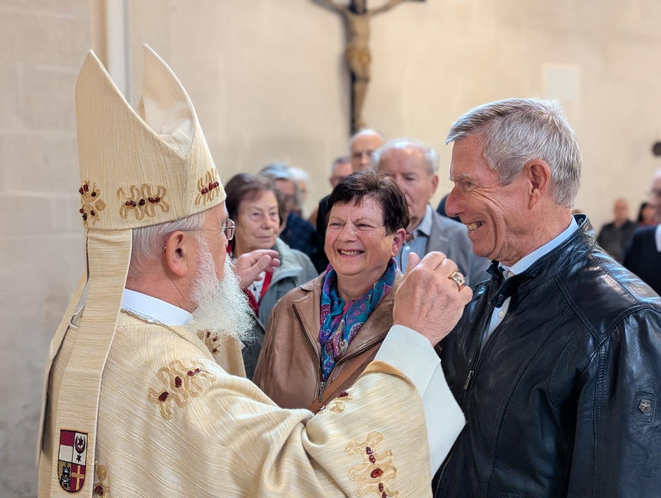 Menschen im Gottesdienst