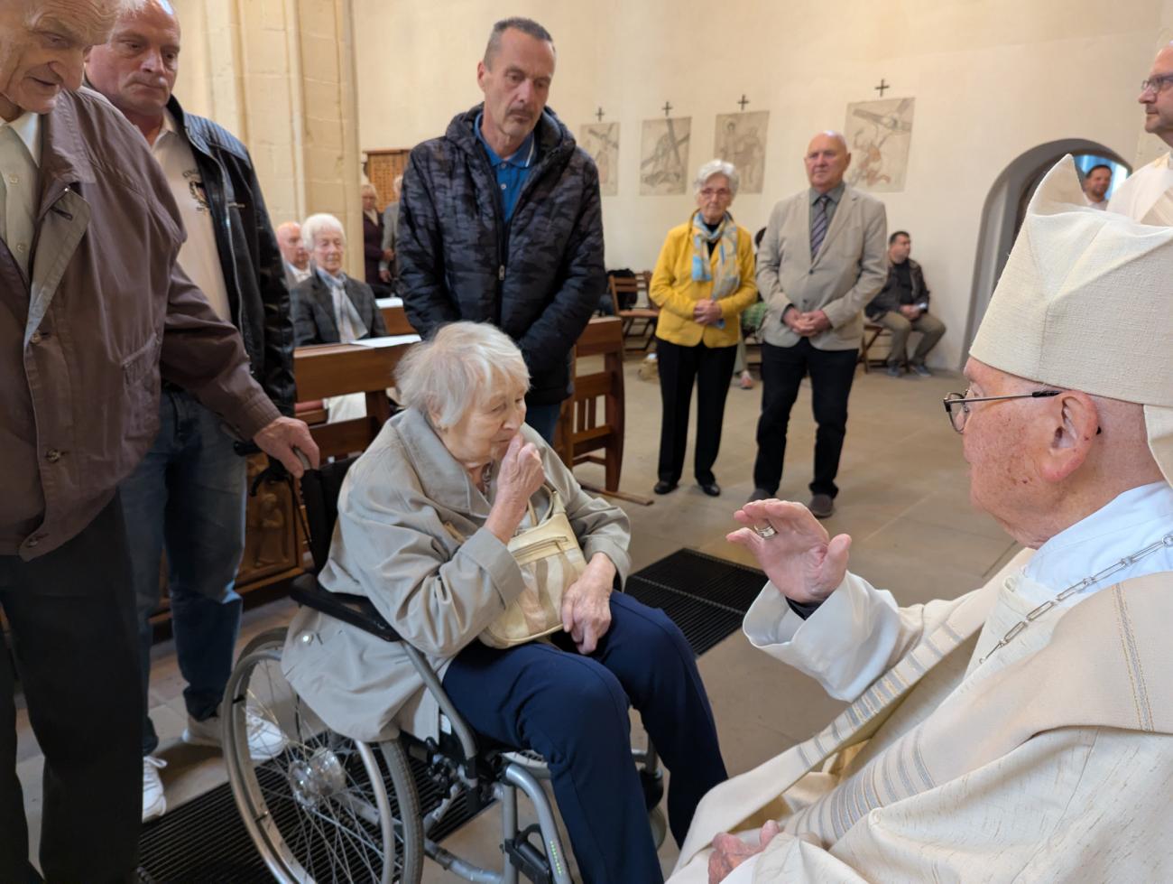 Menschen im Gottesdienst