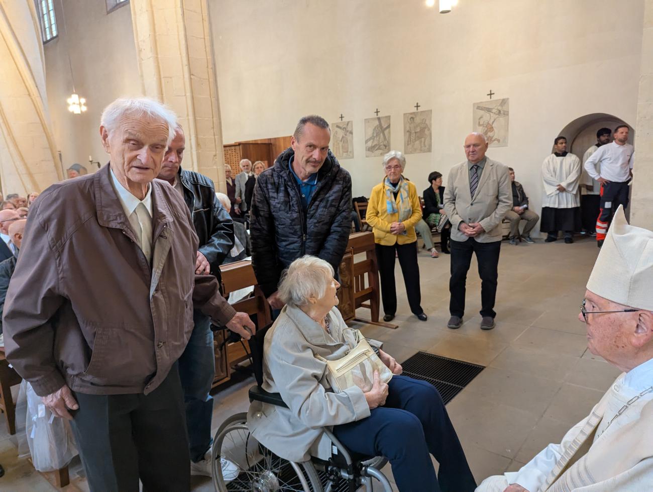 Menschen im Gottesdienst