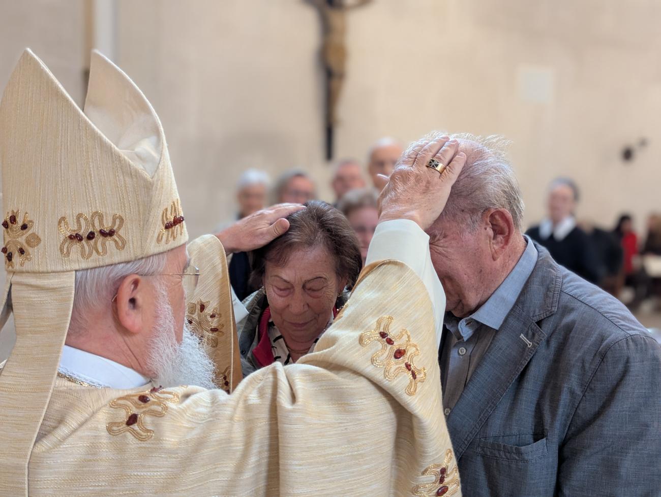 Menschen im Gottesdienst