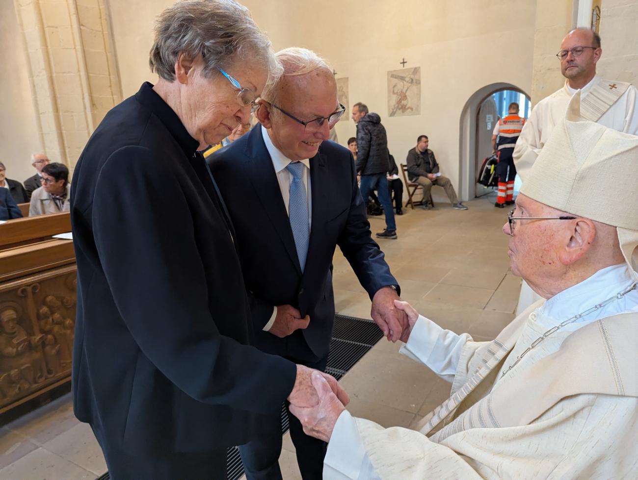 Menschen im Gottesdienst