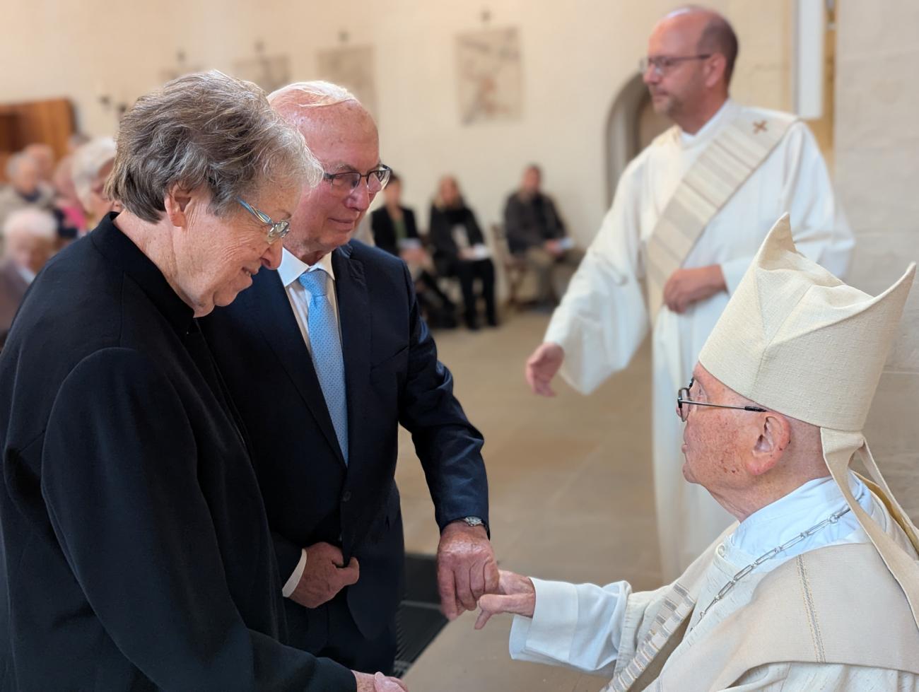 Menschen im Gottesdienst
