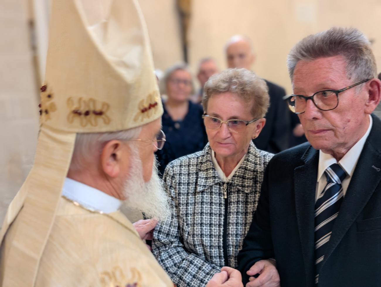 Menschen im Gottesdienst