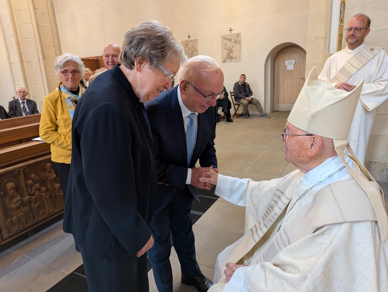 Menschen im Gottesdienst