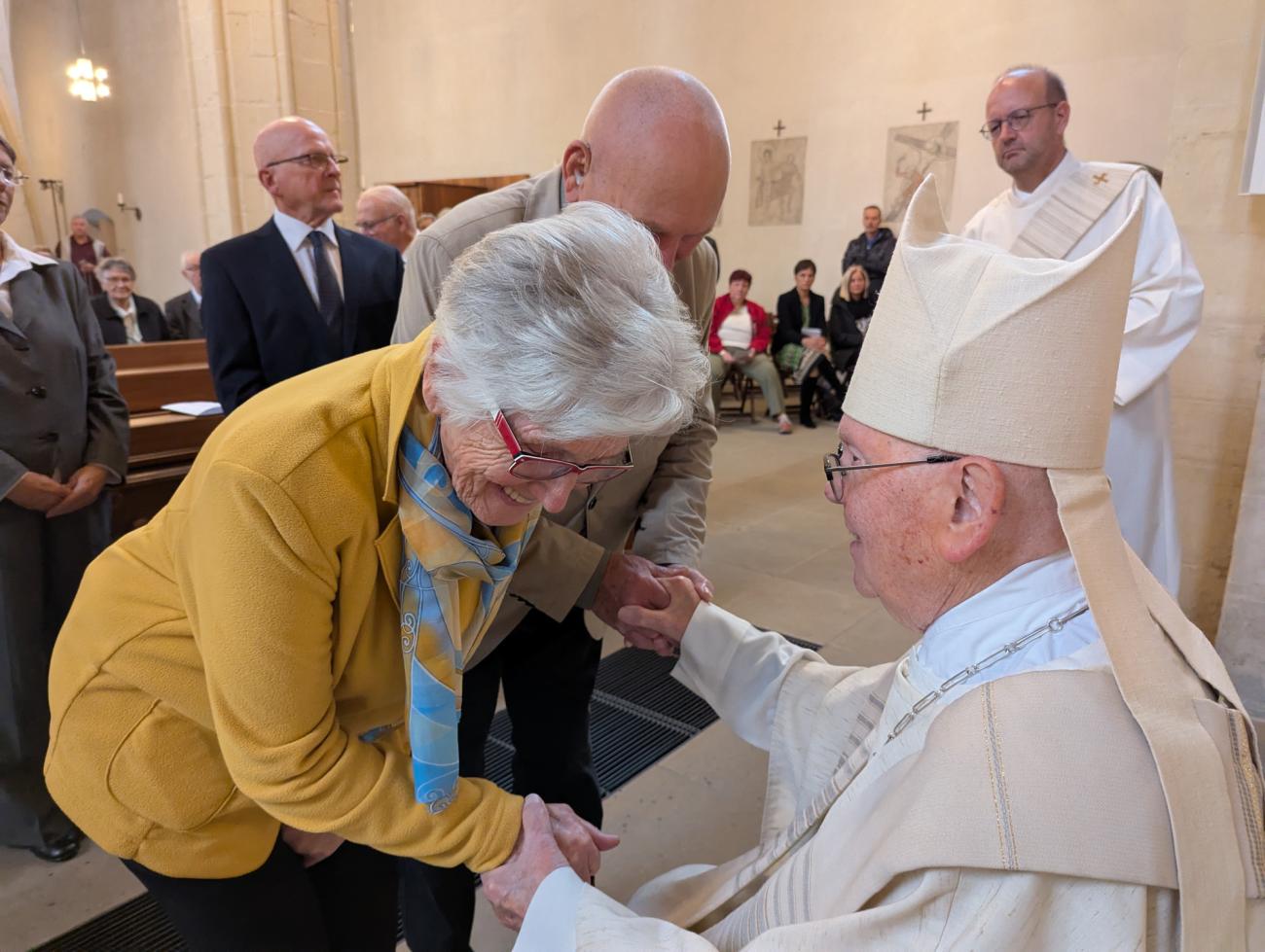 Menschen im Gottesdienst