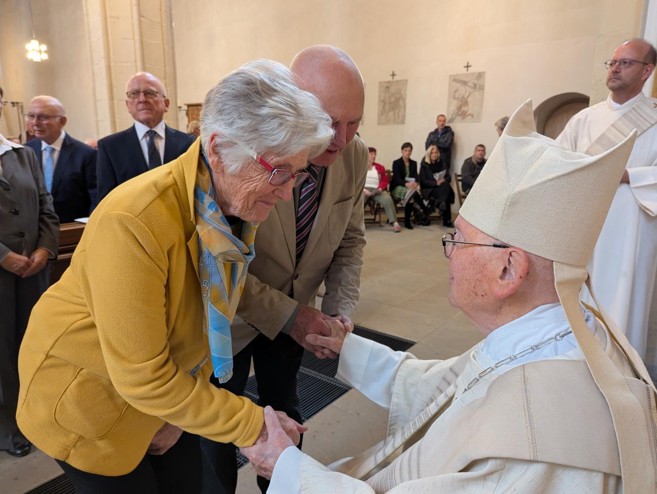Menschen im Gottesdienst