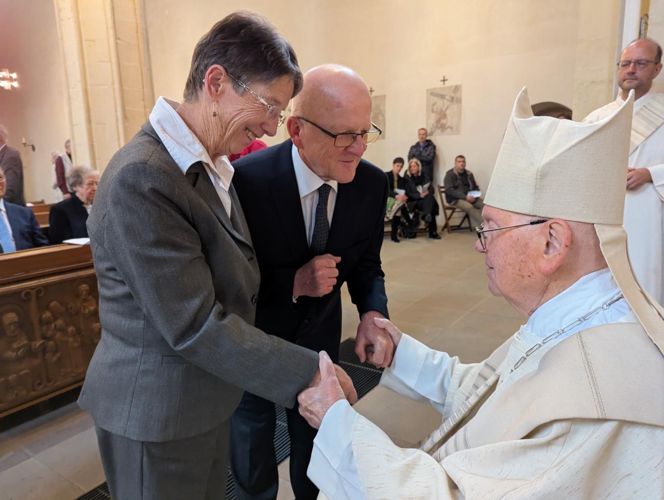 Menschen im Gottesdienst