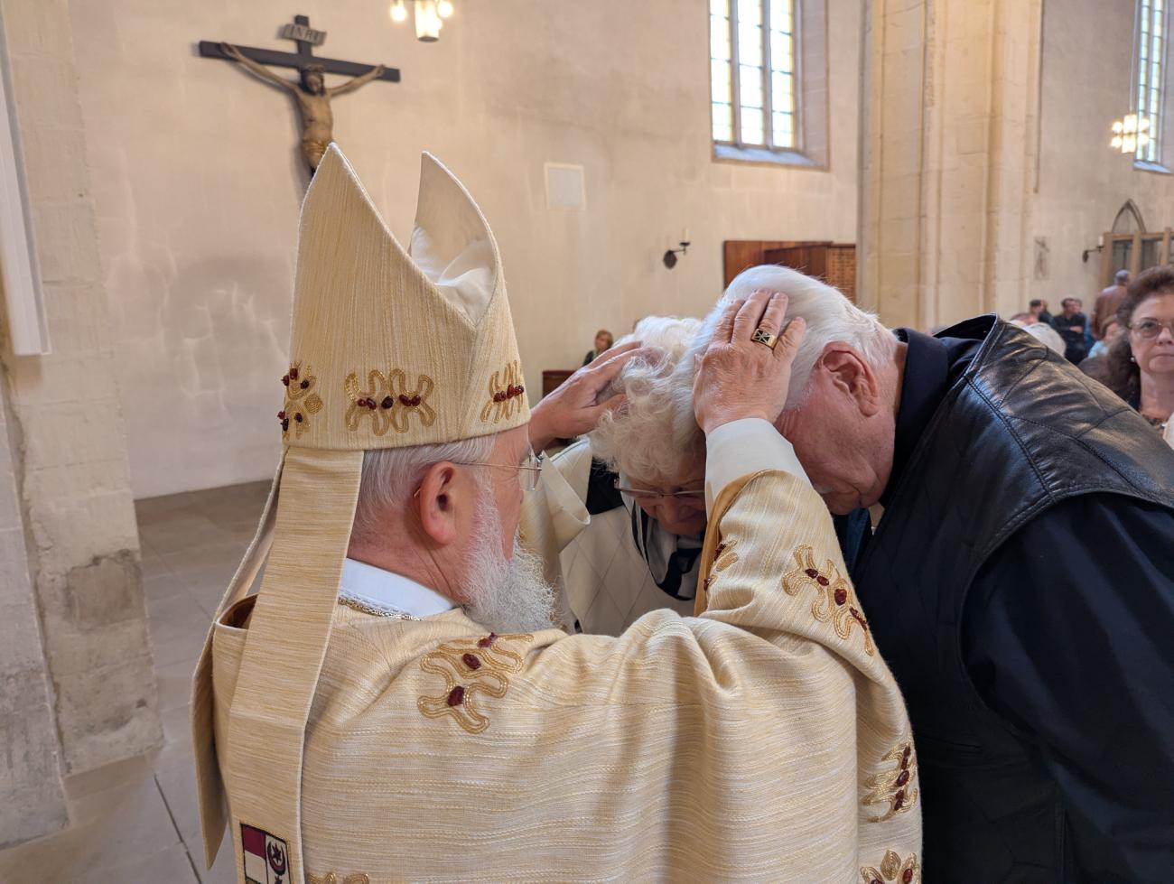 Menschen im Gottesdienst