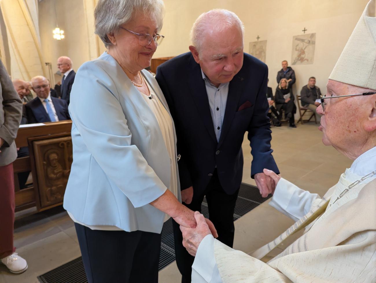 Menschen im Gottesdienst