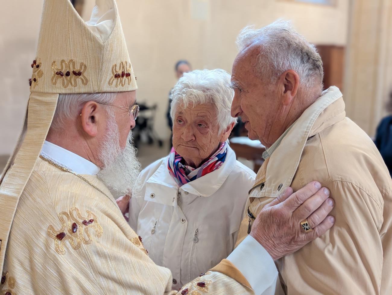 Menschen im Gottesdienst