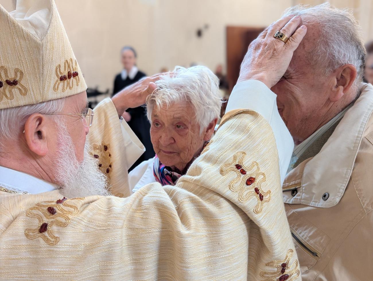 Menschen im Gottesdienst