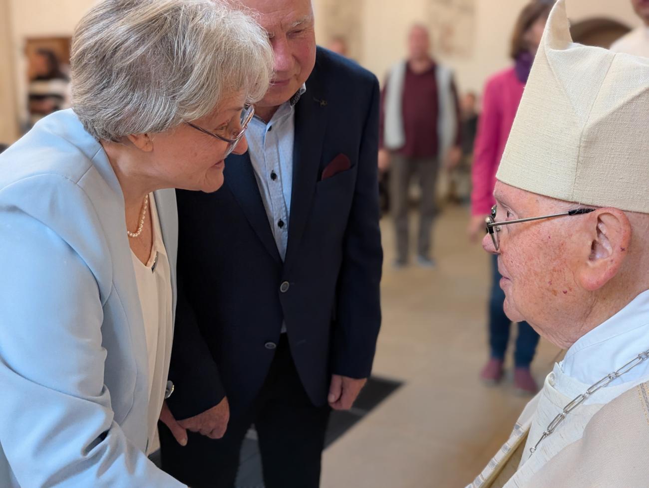 Menschen im Gottesdienst