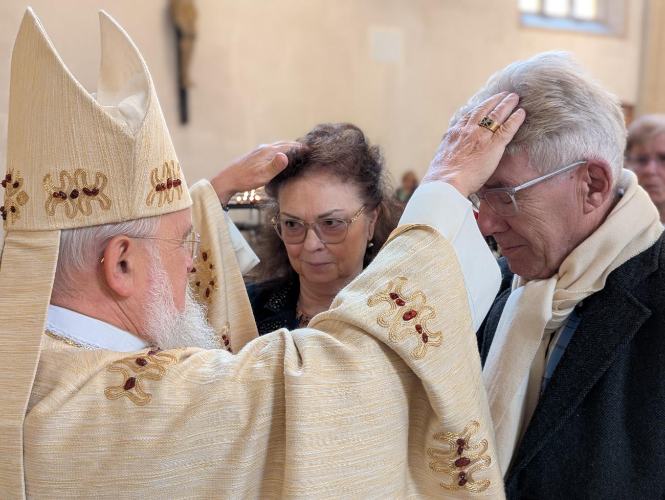 Menschen im Gottesdienst