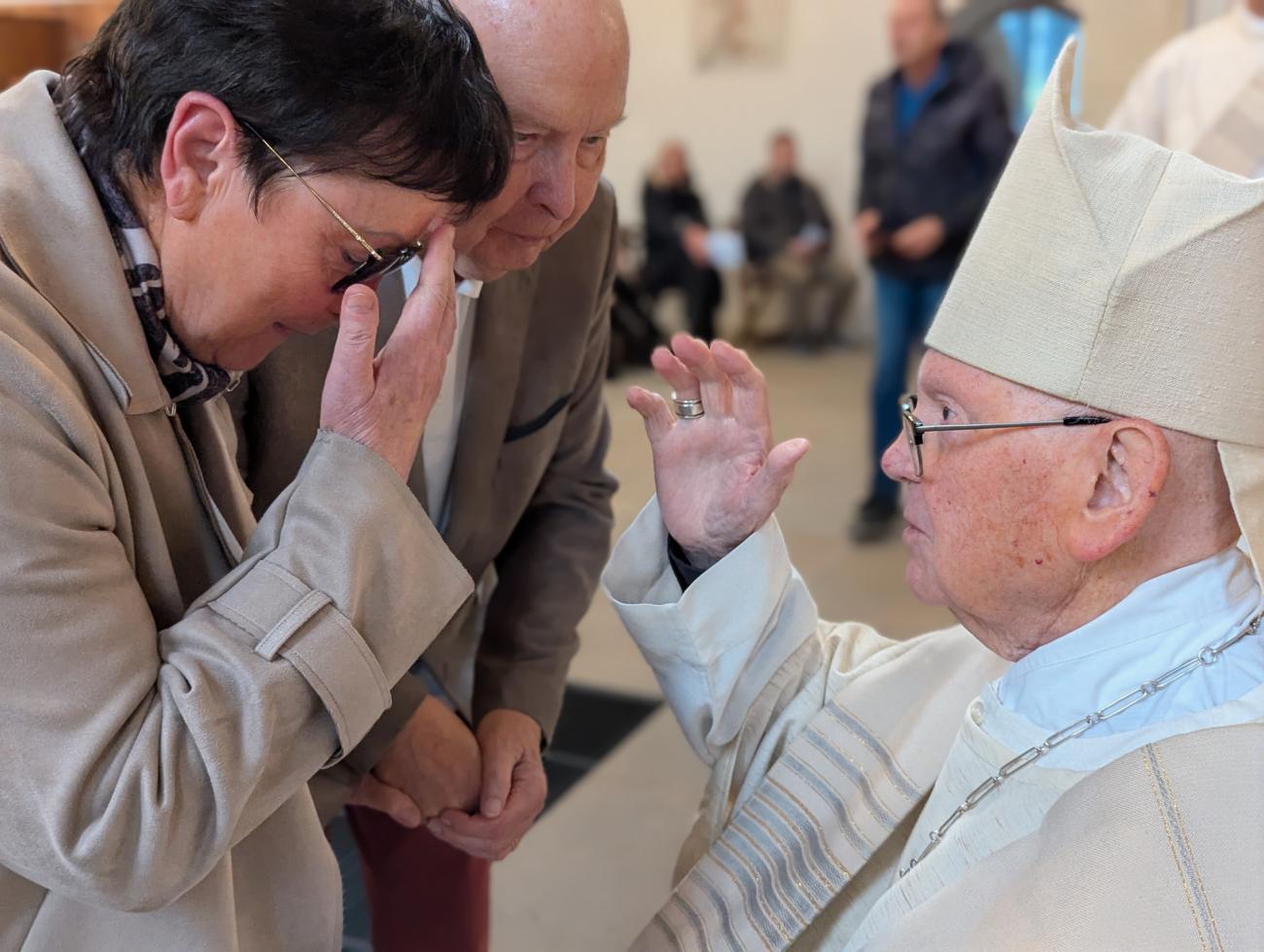 Menschen im Gottesdienst