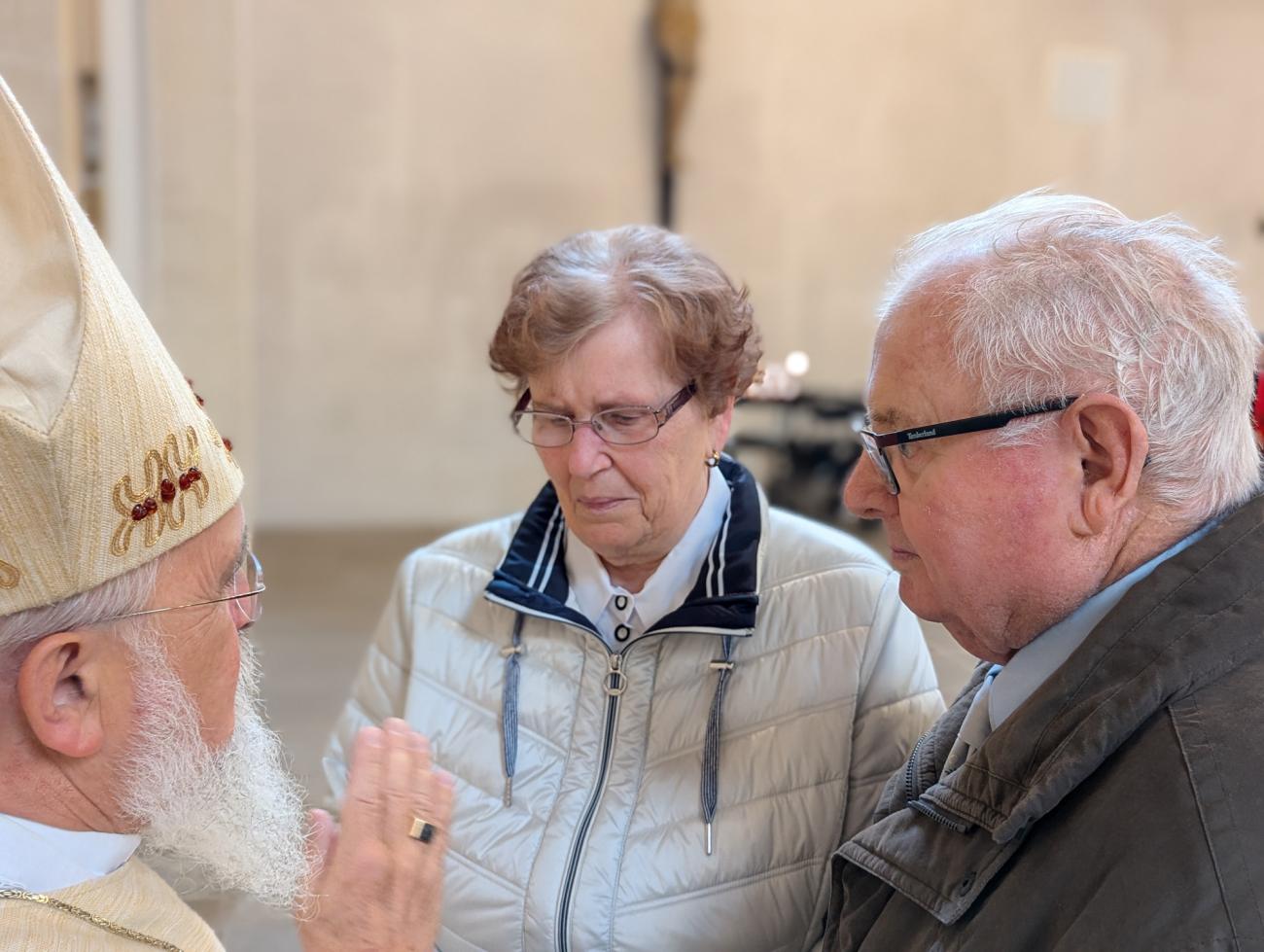 Menschen im Gottesdienst