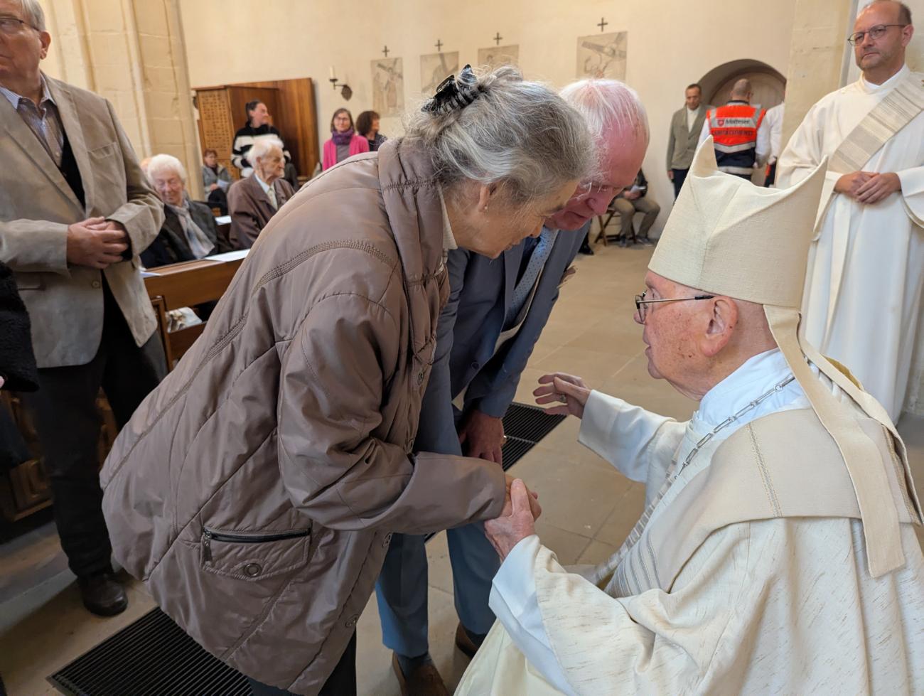 Menschen im Gottesdienst