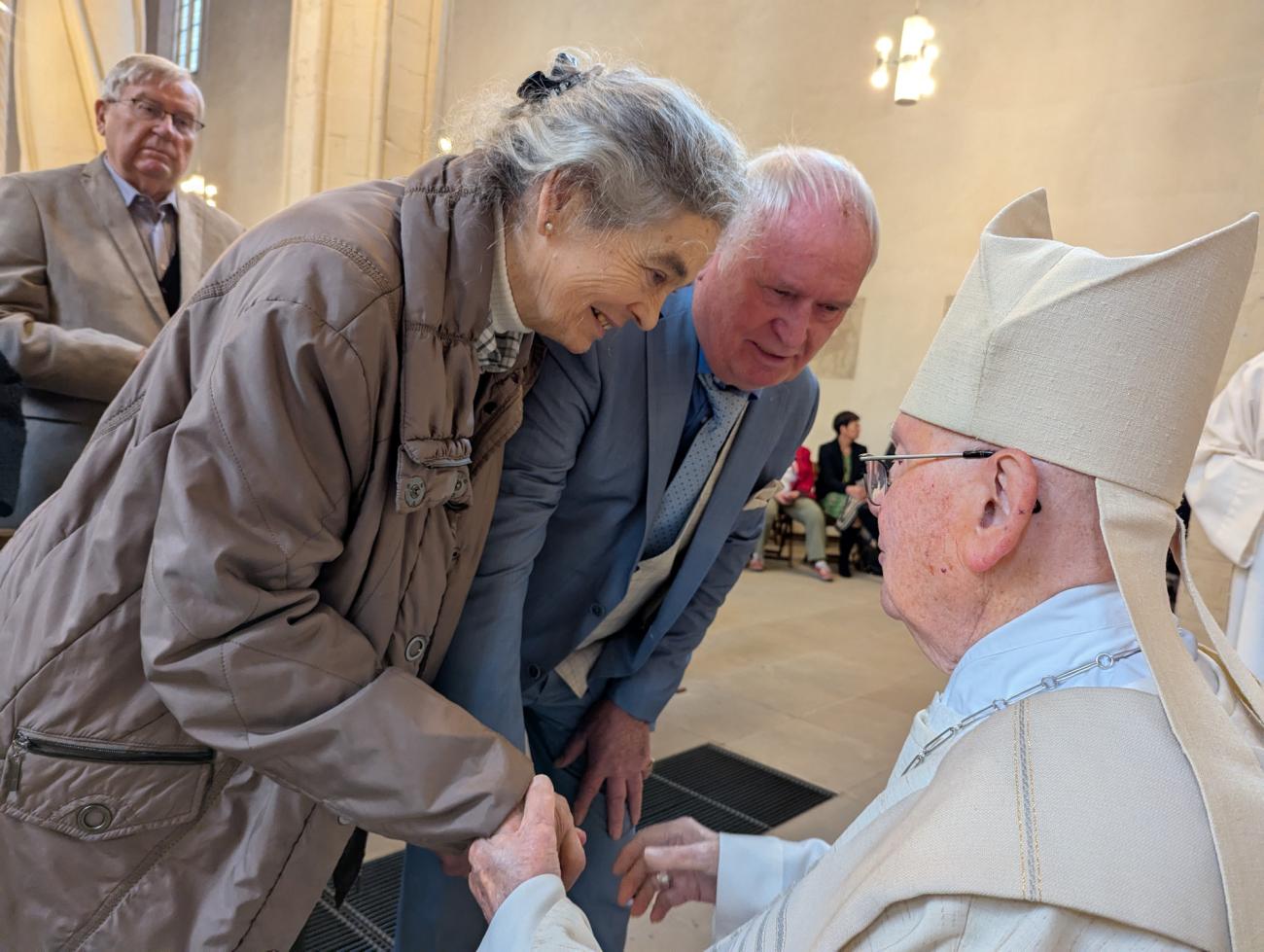 Menschen im Gottesdienst